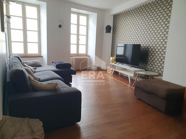 TRES BELLE MAISON DE VILLE DE 230 m², PLEIN CENTRE AVEC EXTERIEUR