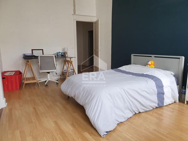 TRES BELLE MAISON DE VILLE DE 230 m², PLEIN CENTRE AVEC EXTERIEUR