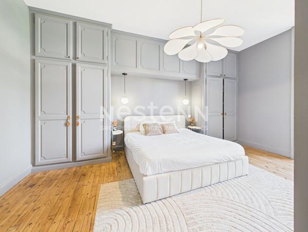 A vendre à Aurillac, à deux pas du centre-ville, Appartement de caractère rénové, de type 6 avec ses dépendances.