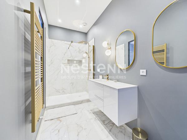 A vendre à Aurillac, à deux pas du centre-ville, Appartement de caractère rénové, de type 6 avec ses dépendances.