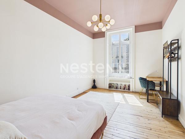 A vendre à Aurillac, à deux pas du centre-ville, Appartement de caractère rénové, de type 6 avec ses dépendances.