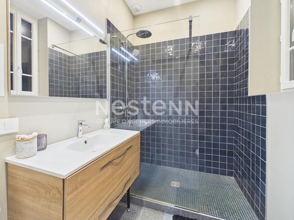 A vendre à Aurillac, à deux pas du centre-ville, Appartement de caractère rénové, de type 6 avec ses dépendances.