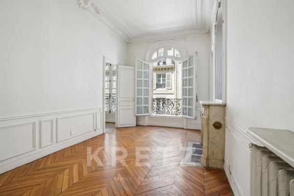 Bel appartement haussmannien & adresse iconique.