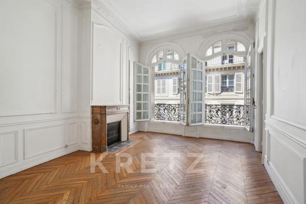 Bel appartement haussmannien & adresse iconique.