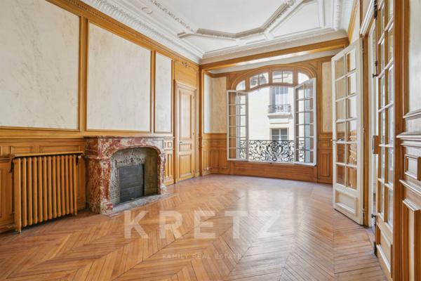 Bel appartement haussmannien & adresse iconique.