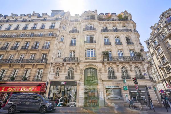 Bel appartement haussmannien & adresse iconique.