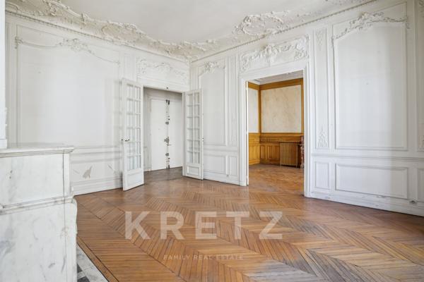 Bel appartement haussmannien & adresse iconique.