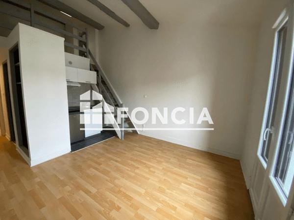 Location Studio 22.1 m² - 64 COURS DU 14 JUILLET Agen 47000