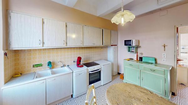 Grande maison de ville à vendre  à Le Muy (83490) vaste garage  avec remises et terrasse de 13 m²