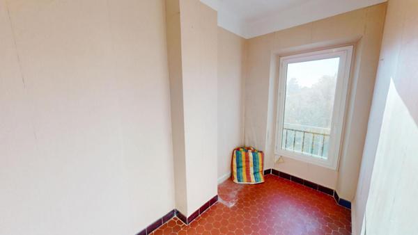 Grande maison de ville à vendre  à Le Muy (83490) vaste garage  avec remises et terrasse de 13 m²