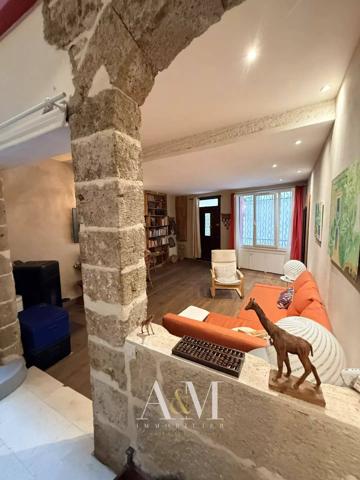 Élégante Maison de Maître en Pierre Restaurée (167 m²)