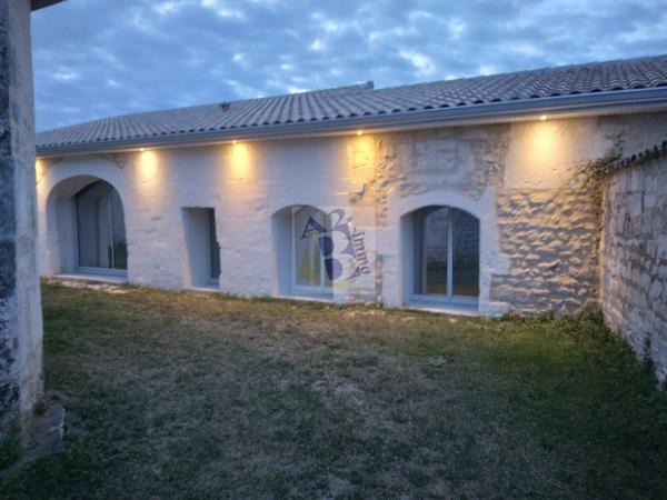 Location maison Trois Palis (16730), 110.00m² avec 4 pièce(s) dont 2 chambre(s). Agence Allard Brimeaud