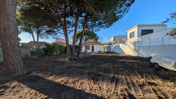 Le Grau-d’Agde – À 500 m des plages, maison avec garage à rénover sur terrain de 800 m²