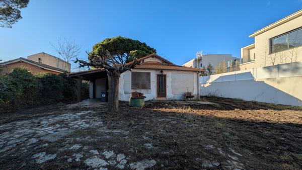 Le Grau-d’Agde – À 500 m des plages, maison avec garage à rénover sur terrain de 800 m²