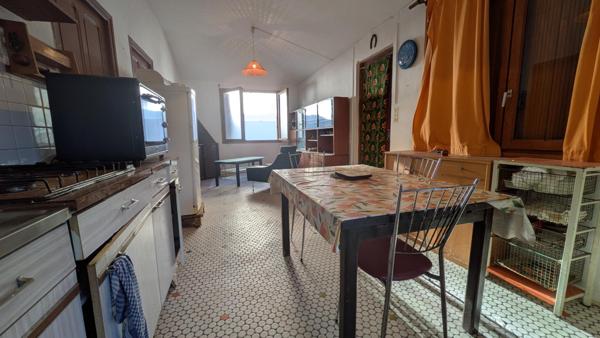 Le Grau-d’Agde – À 500 m des plages, maison avec garage à rénover sur terrain de 800 m²