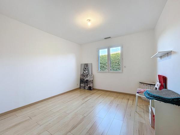 Grande maison contemporaine de 238m² avec dépendances et piscine