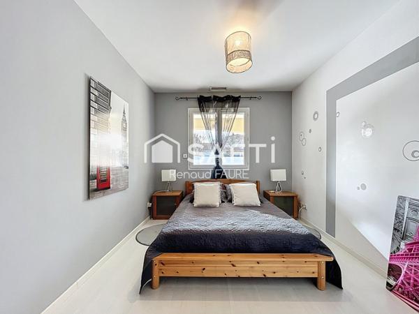 Grande maison contemporaine de 238m² avec dépendances et piscine