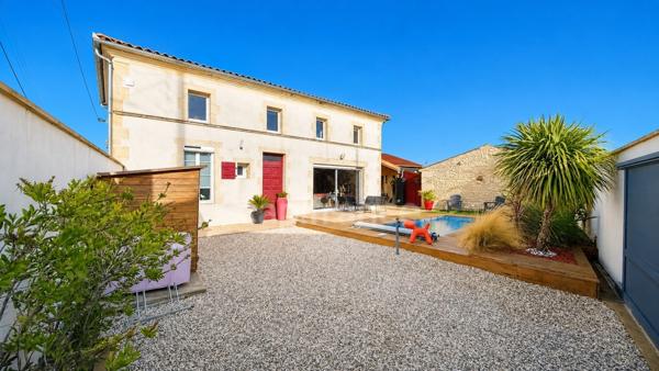 Maison Charentaise à vendre 7 pièces ROYAN (17) - Grand Garage - Piscine chauffée