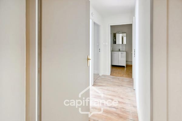 LYON 7 - Appartement T3 rénové avec balcon / Grand garage en sous sol