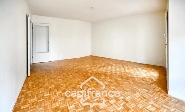 LYON 7 - Appartement T3 rénové avec balcon / Grand garage en sous sol