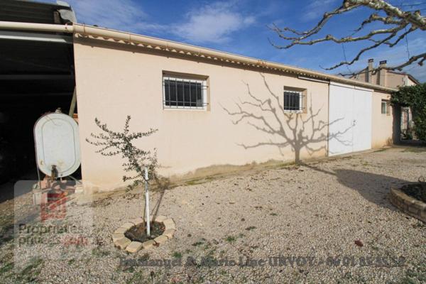 GRAVESON - Idéal PROFESSIONNEL. Maison avec HANGAR , Studio, piscine, jardin + de 2000 m²