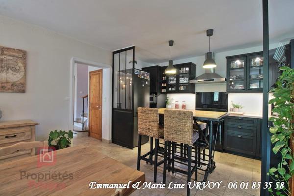 GRAVESON - Idéal PROFESSIONNEL. Maison avec HANGAR , Studio, piscine, jardin + de 2000 m²