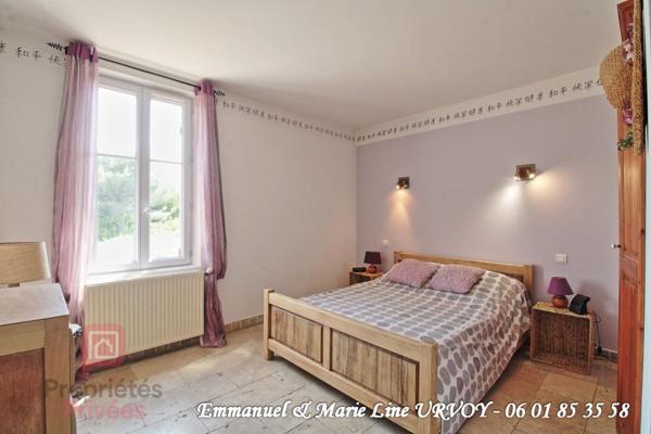 GRAVESON - Idéal PROFESSIONNEL. Maison avec HANGAR , Studio, piscine, jardin + de 2000 m²
