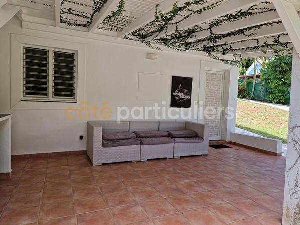 Vente
                Maison280 m² - 7 Pièces -
                    PETIT BOURG (97170)