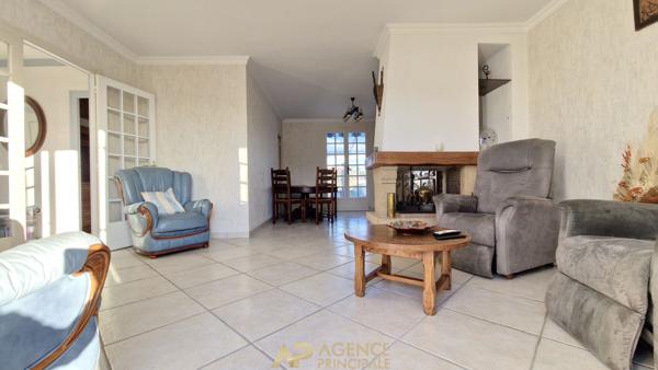 Proche La Rochelle - Nieul-sur-Mer : Grand potentiel et dépendance locative €441 000 ** - Référence ND662