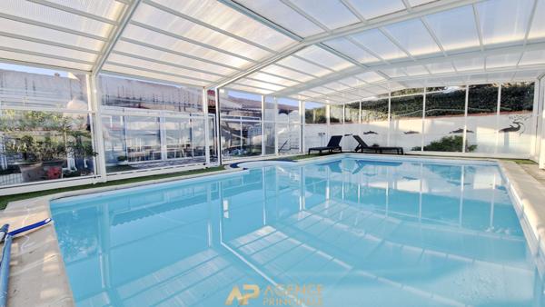 Proche La Rochelle - Nieul-sur-Mer : Grand potentiel et dépendance locative €441 000 ** - Référence ND662