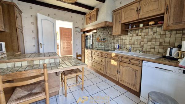 Proche La Rochelle - Nieul-sur-Mer : Grand potentiel et dépendance locative €441 000 ** - Référence ND662