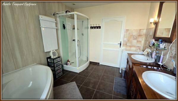 Maison AVEC CLIMATISATION à vendre 5 pièces VARAIZE (17)PLAIN PIED SUR 2383M² DE TERRAIN ENTIEREMENT CLOS