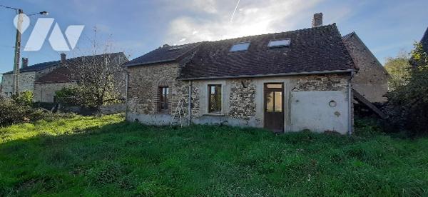 Fermette restaurée avec grange et terrain