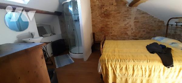 Fermette restaurée avec grange et terrain