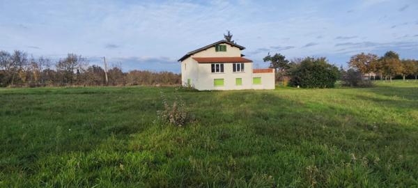 MAISON 180M2.3 CHAMBRES.SOUS SOL COMPLET.TERRAIN 2800 M2