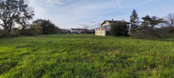 MAISON 180M2.3 CHAMBRES.SOUS SOL COMPLET.TERRAIN 2800 M2