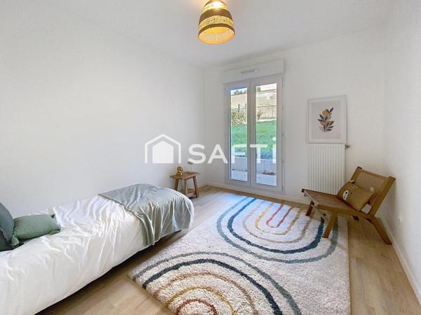 PROCHE METRO LIGNE 14 - LUMINEUX - TERRASSE ET JARDIN de 37 m2