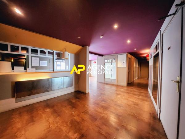 Appartement 4 pièces avec balcon, cave et 2 parkings en centre ville d'ARGENTEUIL €245 000 ** - Référence 4339