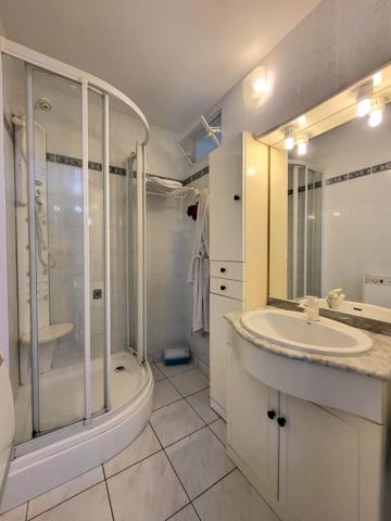 Une maison au charme provençal où tout se fait à pied, entre douceur de vivre et esprit vacances… Coup de cœur assuré à Cavalaire-sur-Mer !