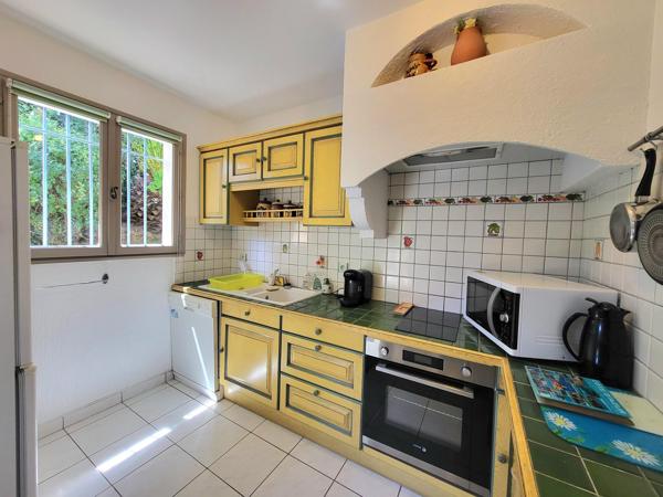 Une maison au charme provençal où tout se fait à pied, entre douceur de vivre et esprit vacances… Coup de cœur assuré à Cavalaire-sur-Mer !