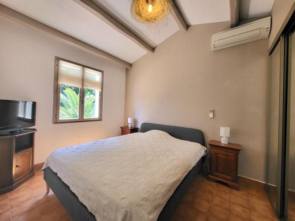 Une maison au charme provençal où tout se fait à pied, entre douceur de vivre et esprit vacances… Coup de cœur assuré à Cavalaire-sur-Mer !