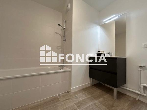 Location Appartement 3 pièces 61.55 m² - 17 RUE JEAN RICHARD BLOCH Poitiers 86000