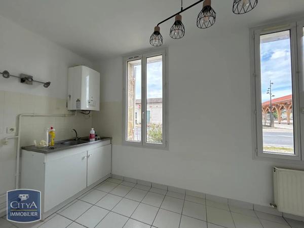 Appartement à louer 4 pièces 94.7m² Le Barp (33114)