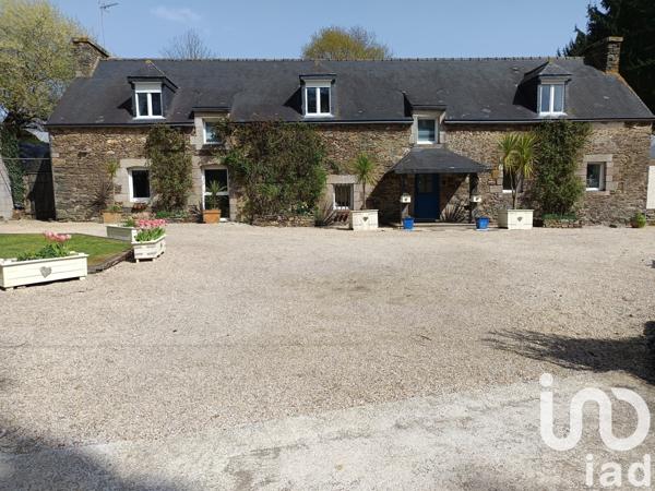 Demeure 7 pièces de 205 m² à Crédin (56580)