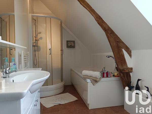 Demeure 7 pièces de 205 m² à Crédin (56580)