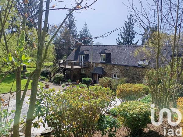 Demeure 7 pièces de 205 m² à Crédin (56580)