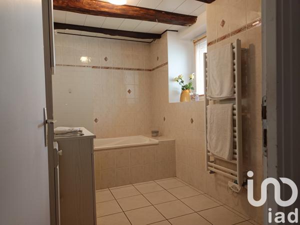 Demeure 7 pièces de 205 m² à Crédin (56580)