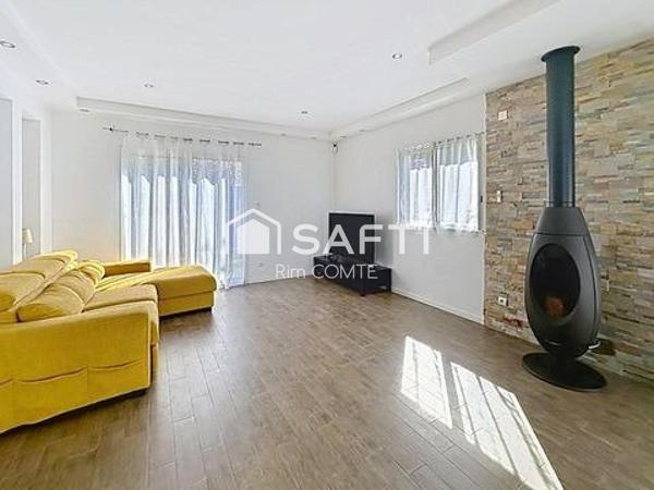 Maison contemporaine de plain-pied avec piscine – Environnement privilégié à Moras-en-Valloire (Drôme)!!