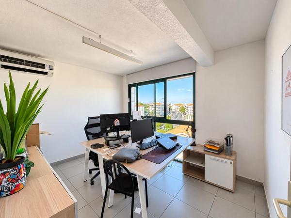 PERPIGNAN AVENUE KENNEDY, BEAU BUREAUX