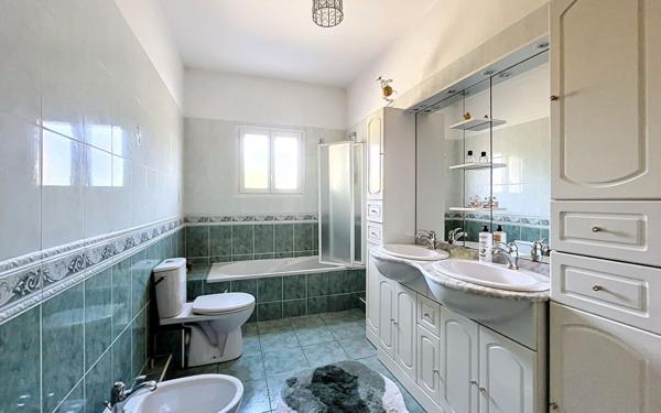 Maison à vendre    5 pièces • 210 m2 Anglet